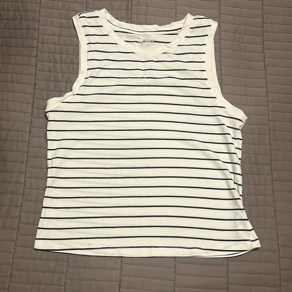 Old navy small tank white and black